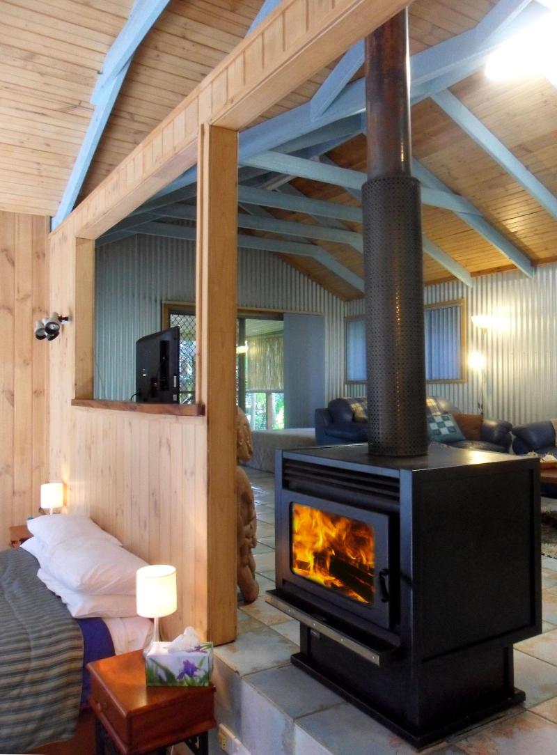 Treetops Accommodation Montville image
