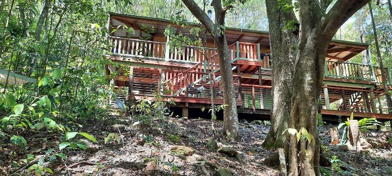 Treetops Accommodation Montville image