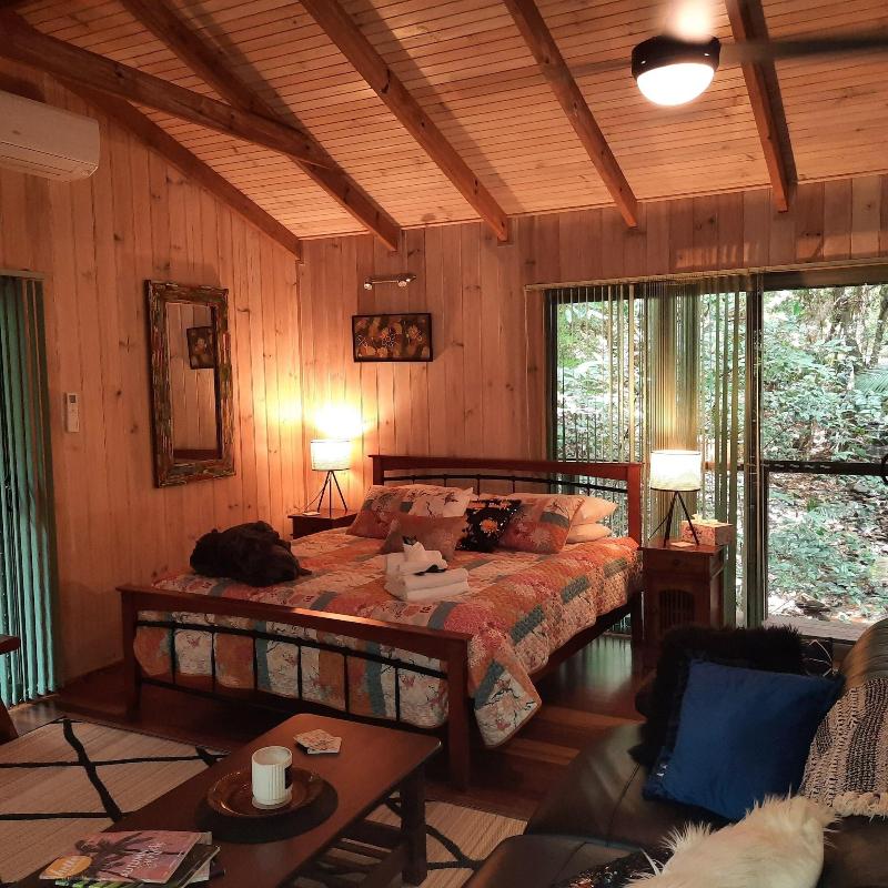 Treetops Accommodation Montville image