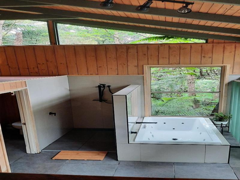 Treetops Accommodation Montville image