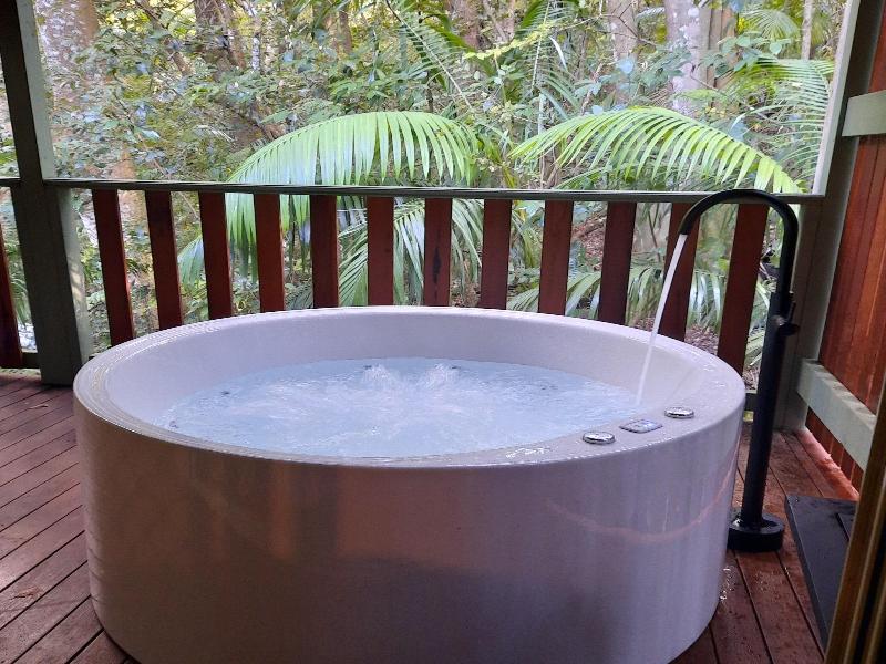 Treetops Accommodation Montville image