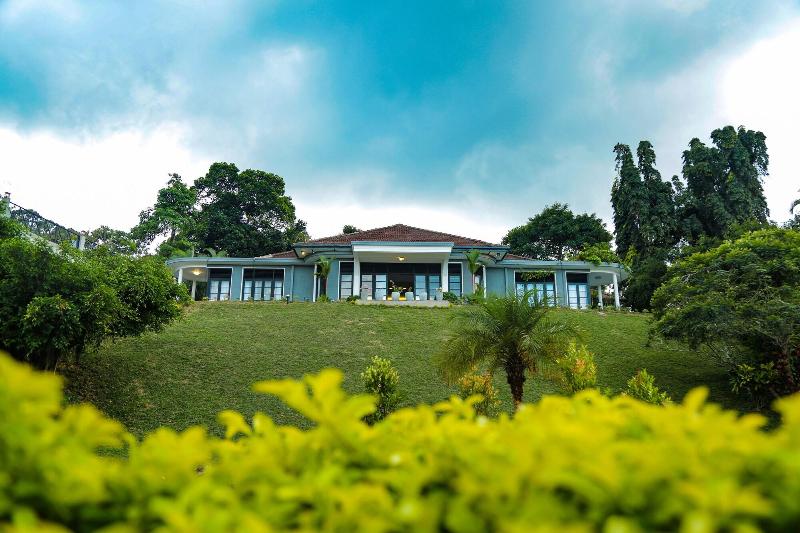 Castle Hill Bungalow image