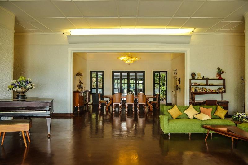 Castle Hill Bungalow image