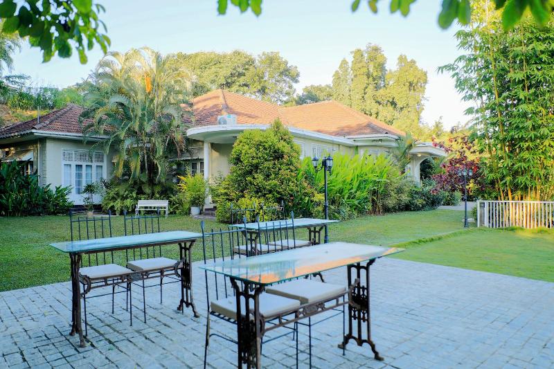 Castle Hill Bungalow image