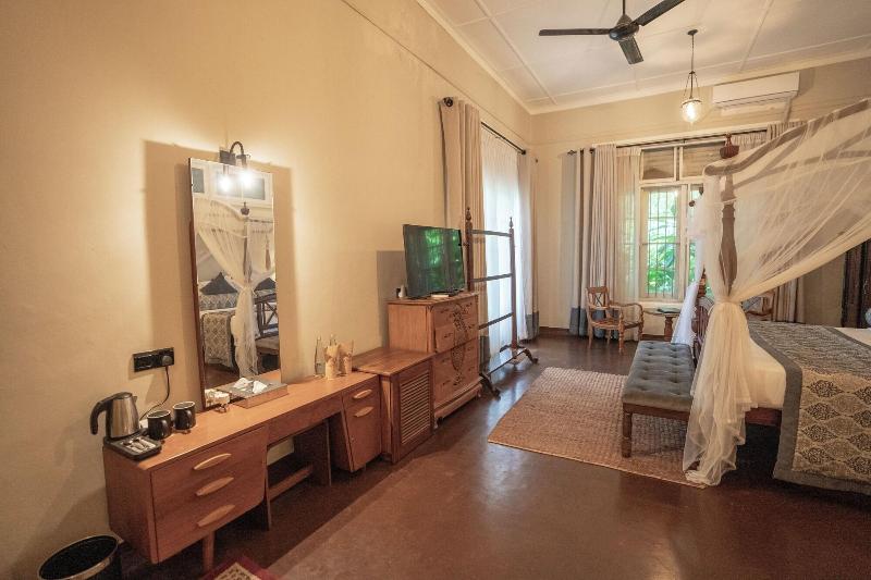 Castle Hill Bungalow image