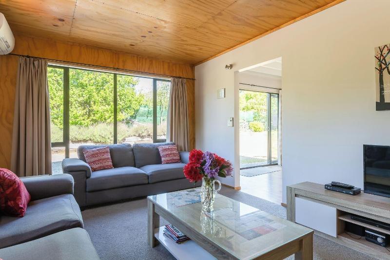 Stuarts Cottage image