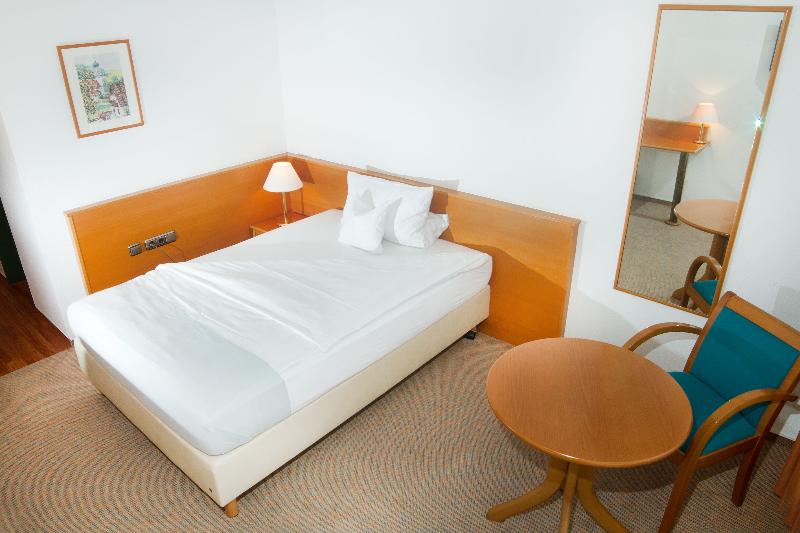 Hotel Und Gasthof Zum Hirsch image
