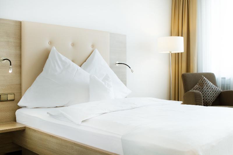 Hotel Und Gasthof Zum Hirsch image