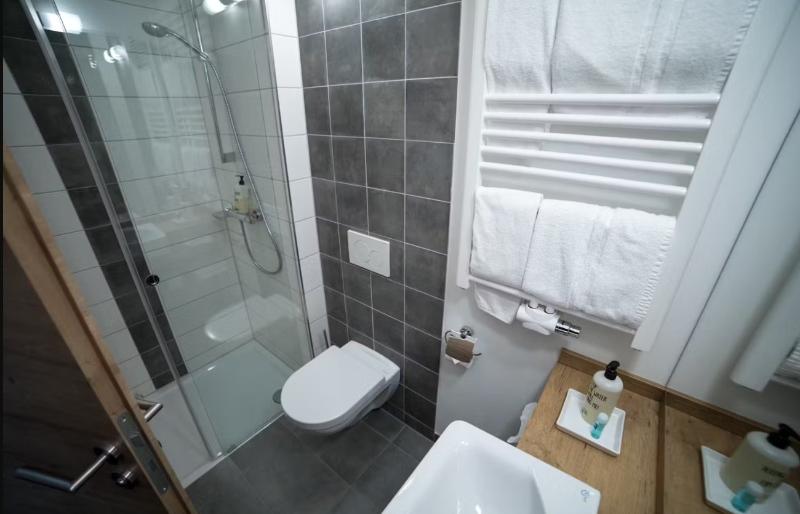 Hotel Und Gasthof Zum Hirsch image