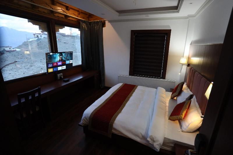 Hotel Paldan image