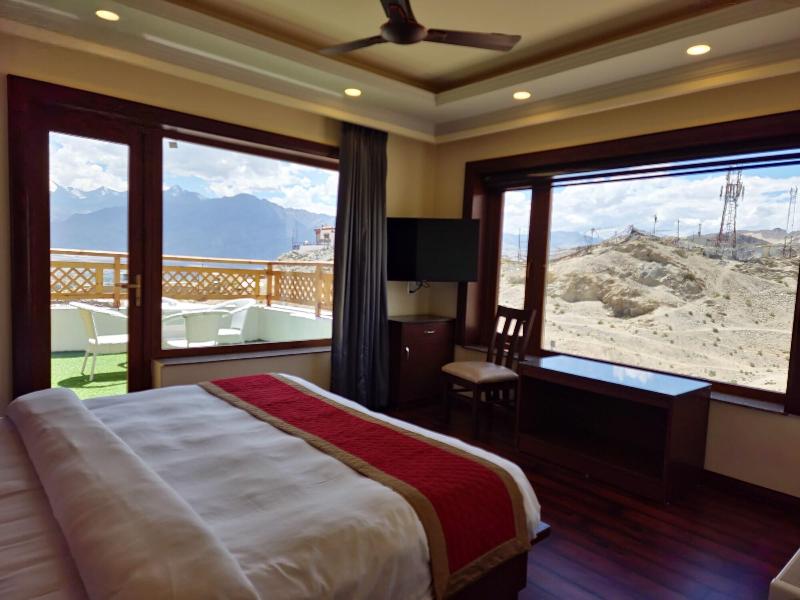 Hotel Paldan image