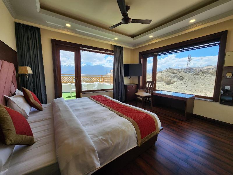 Hotel Paldan image