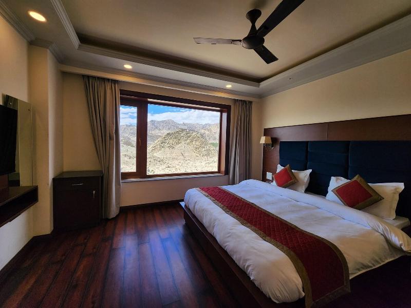 Hotel Paldan image