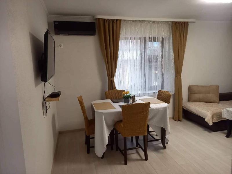 Guest House Rooms Chris Toros