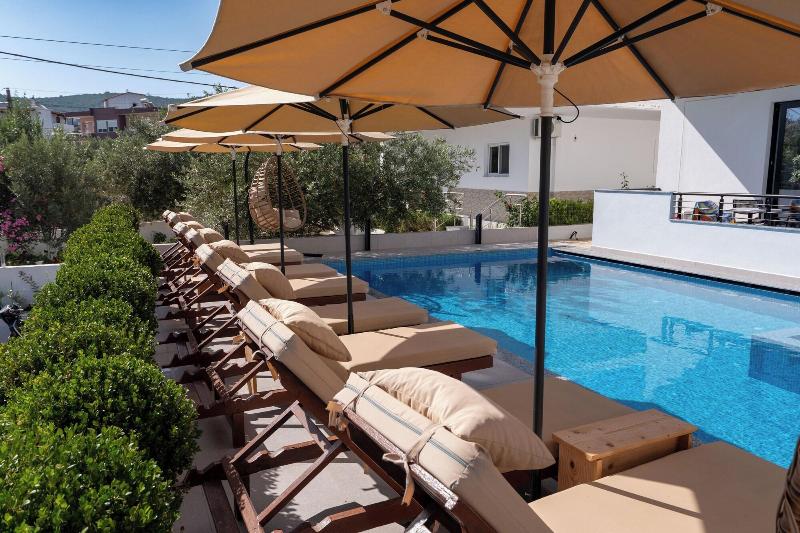 Monel Hotel image