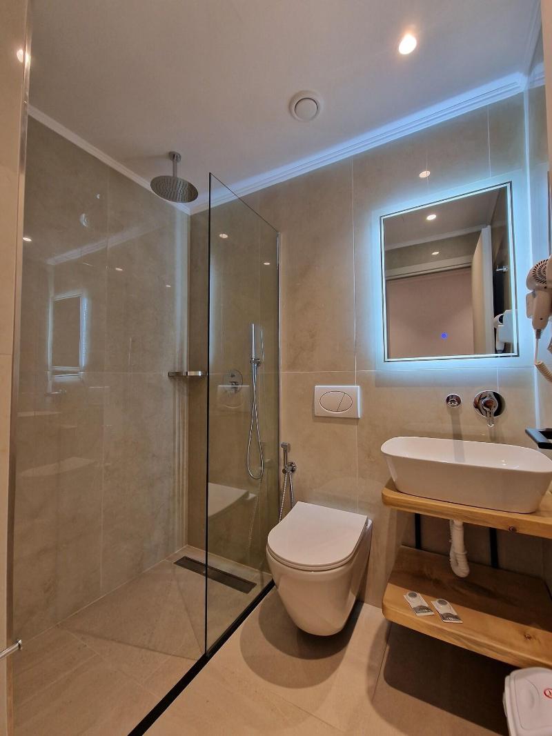 Monel Hotel image