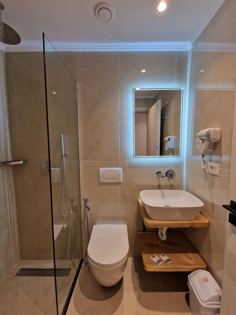Monel Hotel image