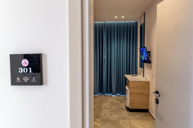 Monel Hotel image