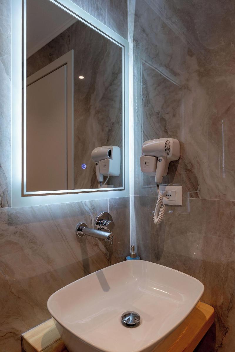 Monel Hotel image