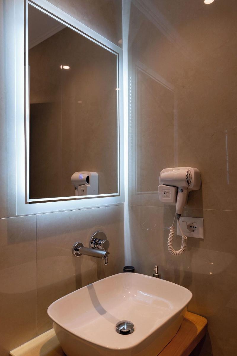 Monel Hotel image