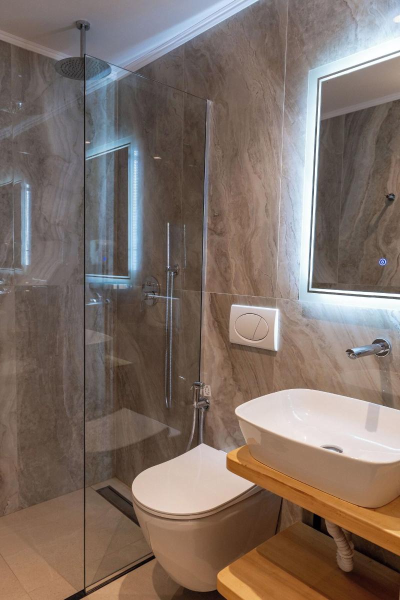 Monel Hotel image