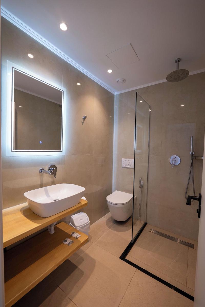 Monel Hotel image