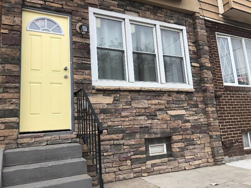 Point Breeze Row image