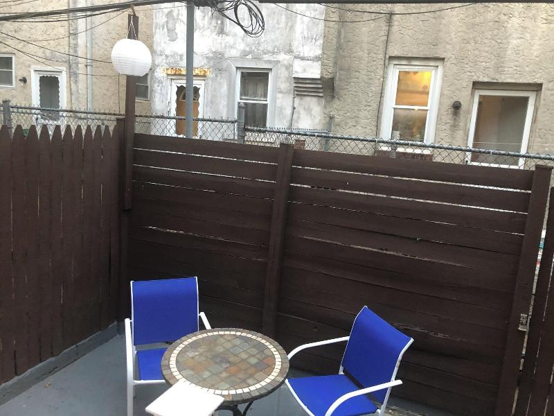Point Breeze Row image