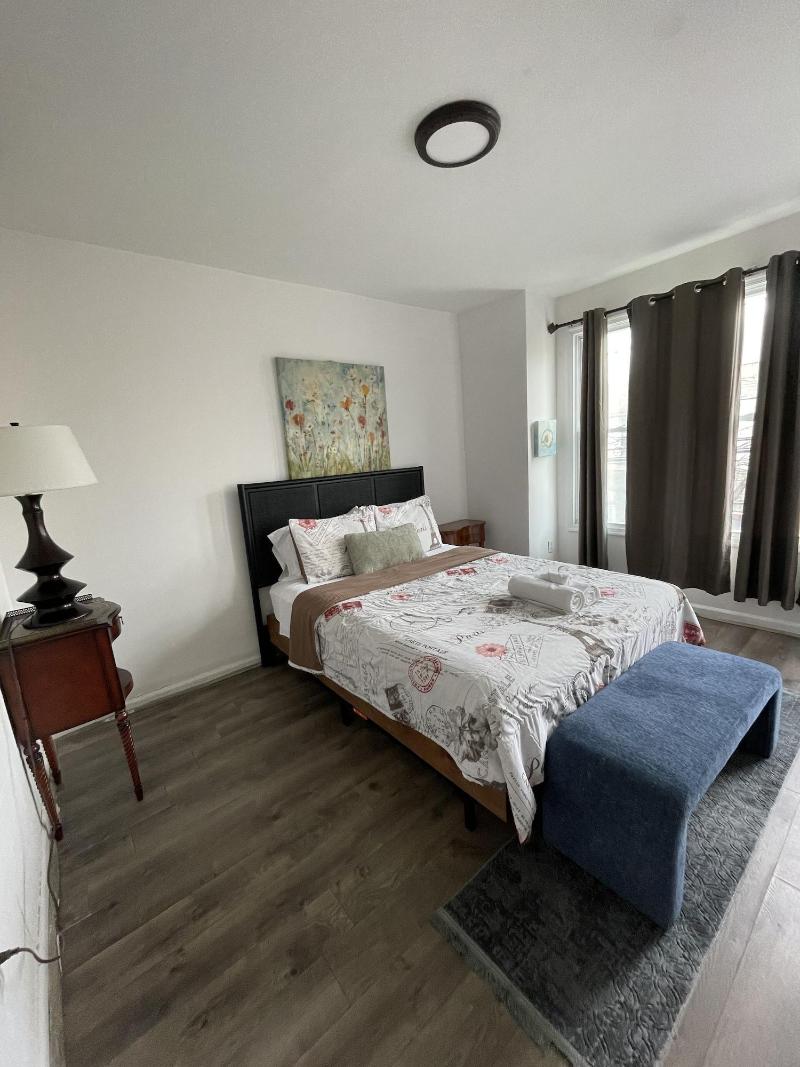 Point Breeze Row image