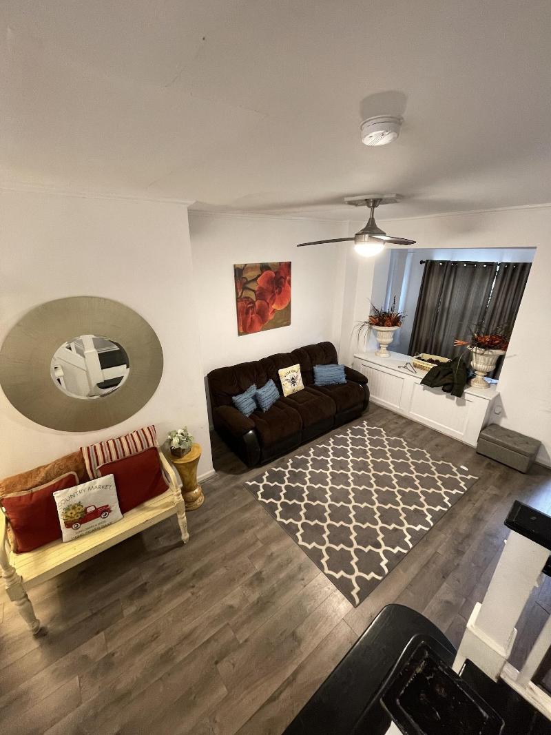 Point Breeze Row image