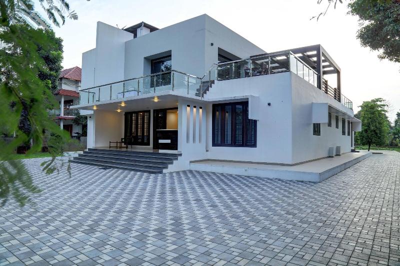 Nadhiyoram River Retreat By Maat Hotels image