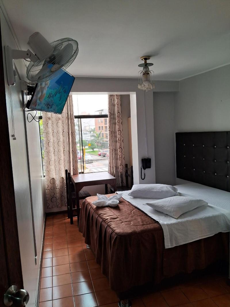Hotel Las Artes Inn image