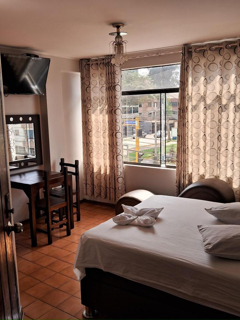Hotel Las Artes Inn image