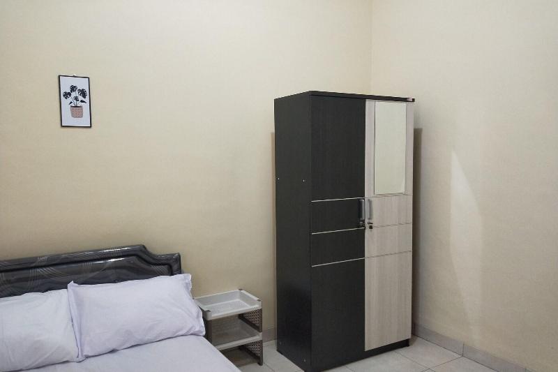 Oyo Life 93257 Kos Anugerah image