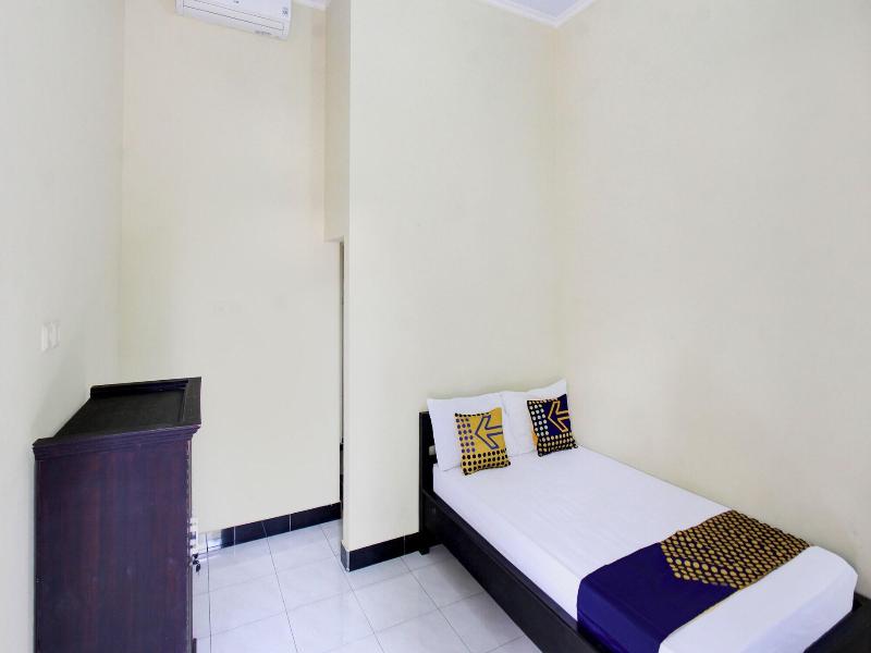 Oyo Life 93257 Kos Anugerah image