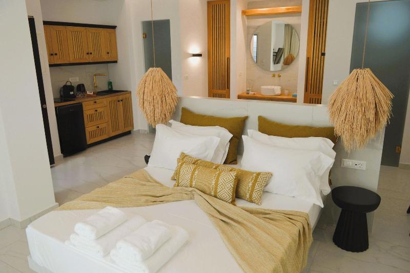 V Luxury Apartments Naxos