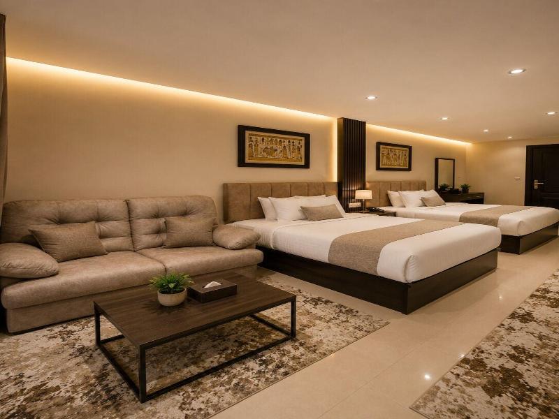 Crowne Pyramids Palace image