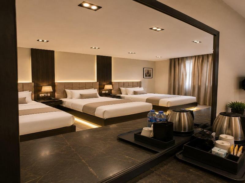 Crowne Pyramids Palace image