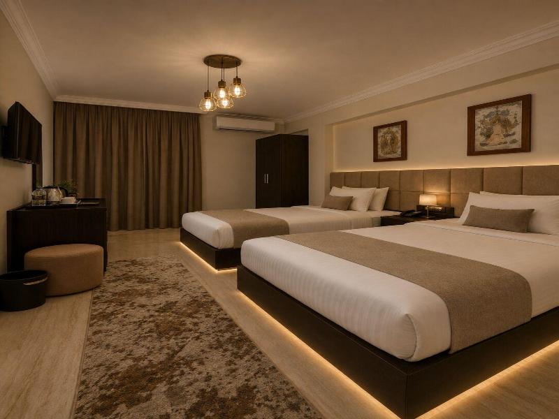 Crowne Pyramids Palace image