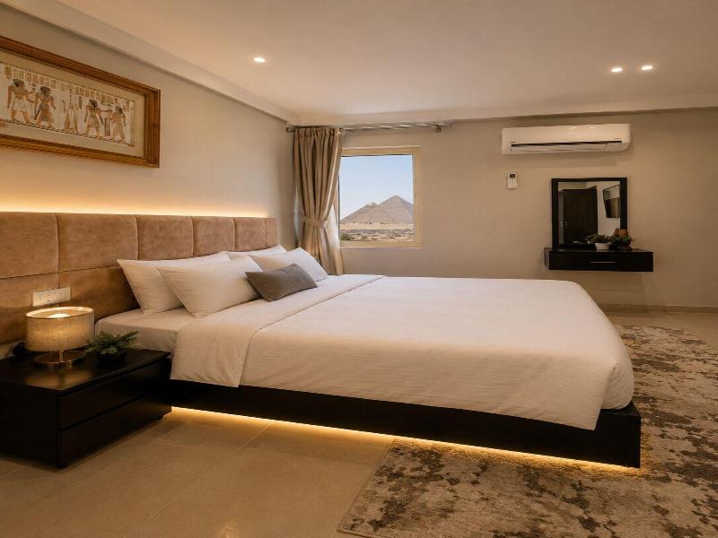 Crowne Pyramids Palace image
