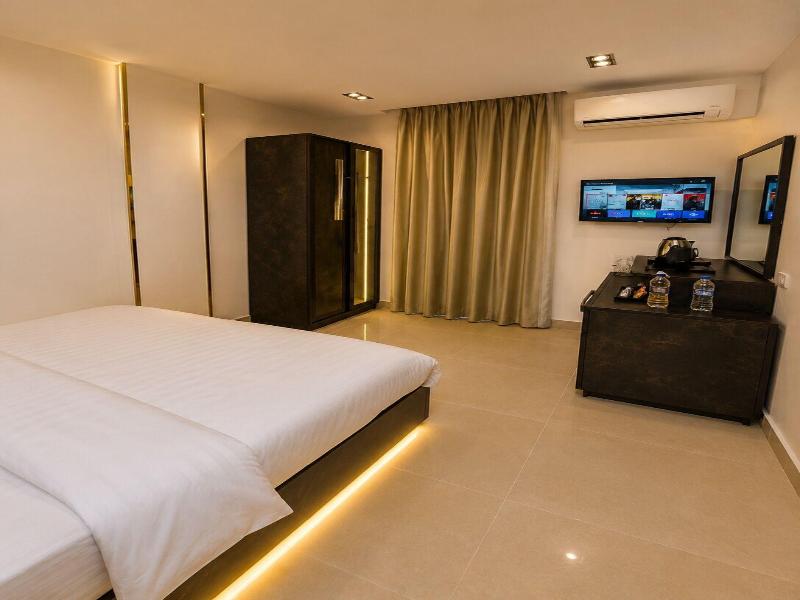 Crowne Pyramids Palace image
