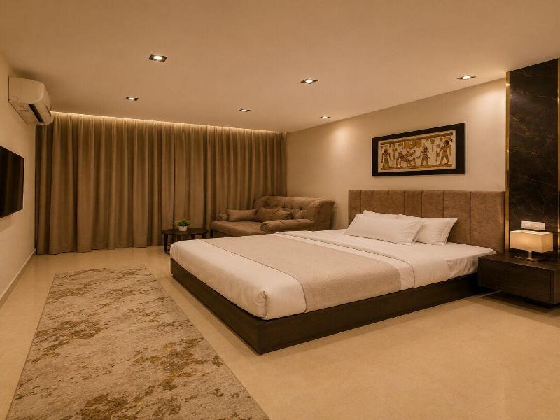 Crowne Pyramids Palace image