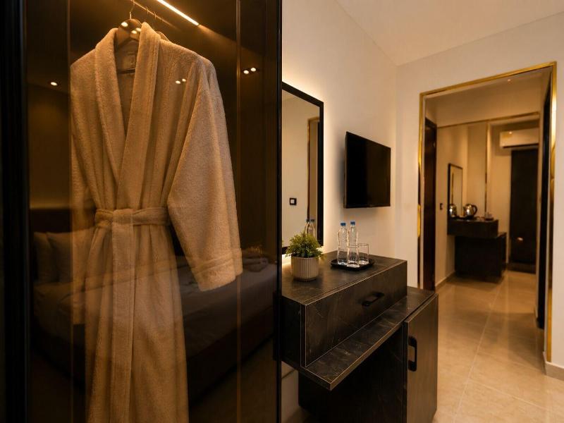 Crowne Pyramids Palace image