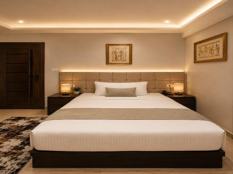 Crowne Pyramids Palace image