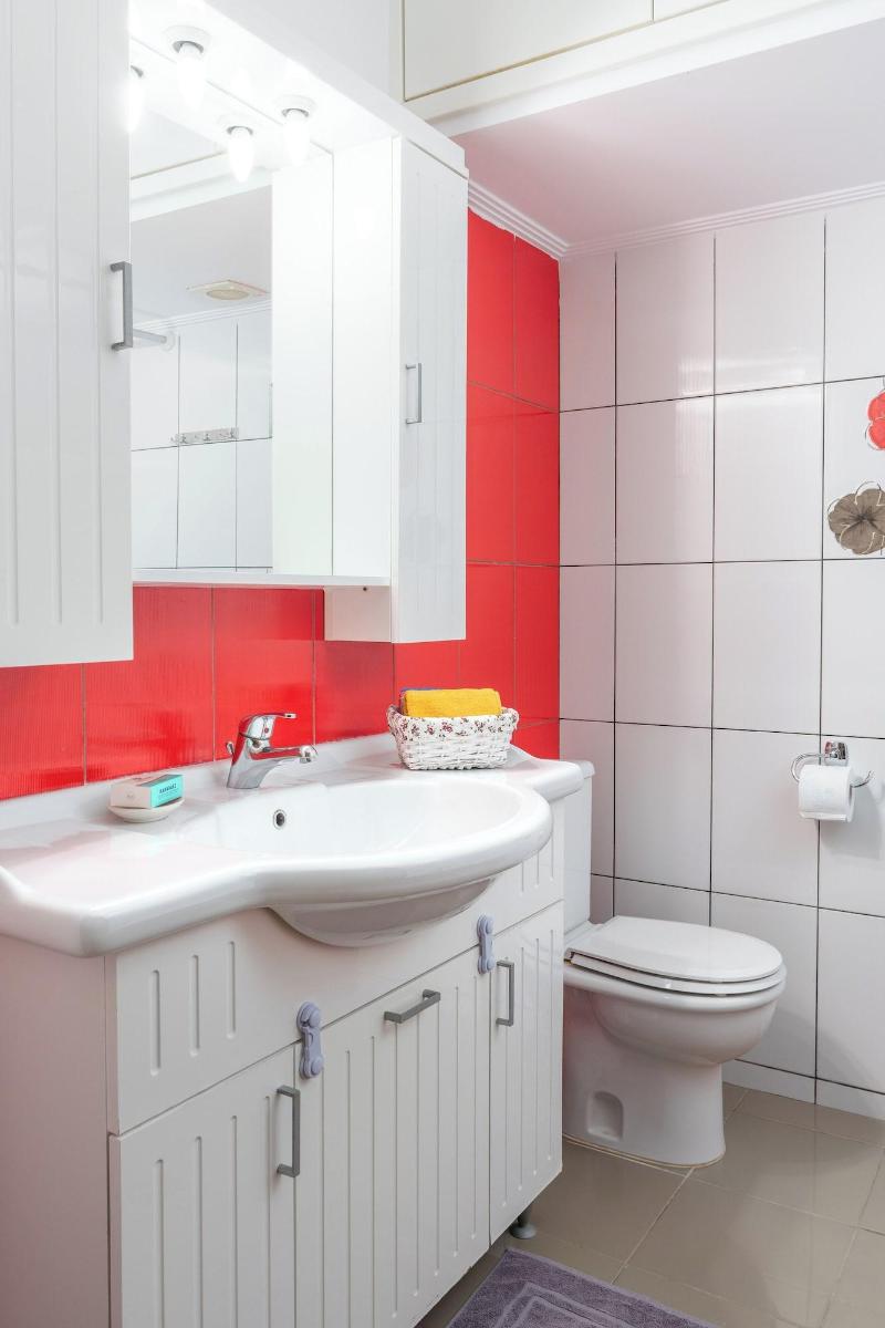 Barbaras Apartments image