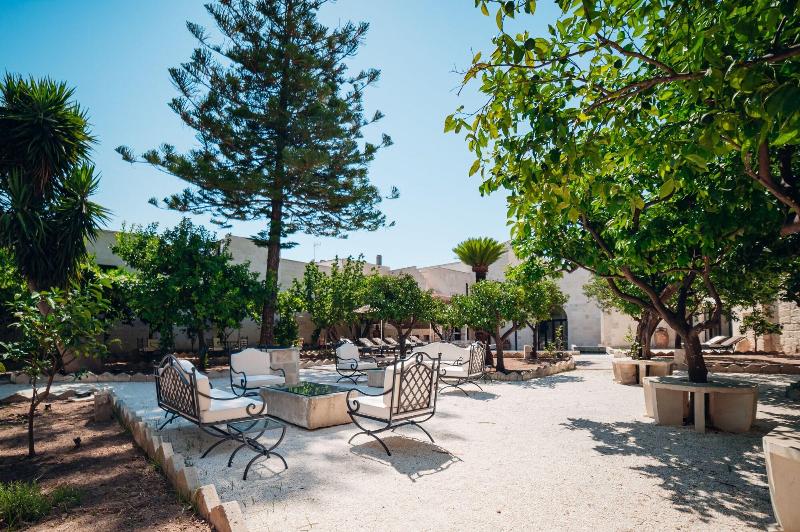 Tenuta Tresca Suites Dimora Storica image