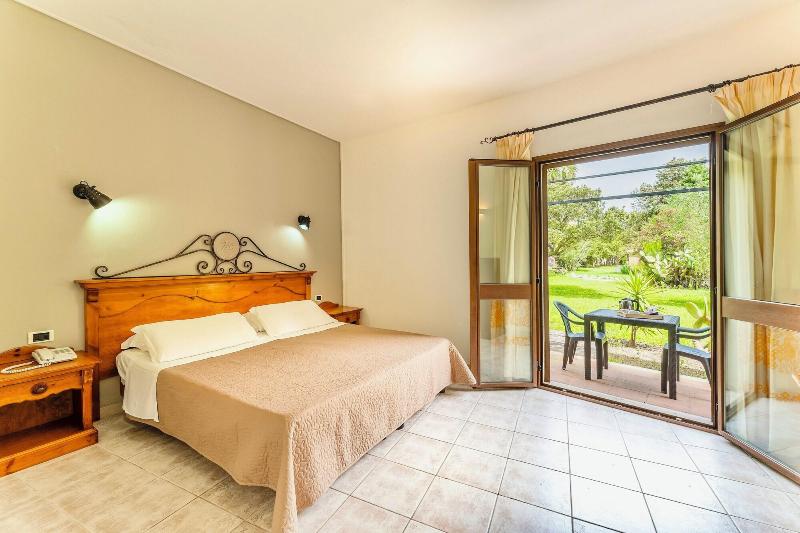 Hotel With Swimming Pool In Arborea image
