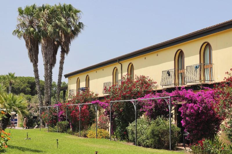 Hotel With Swimming Pool In Arborea image