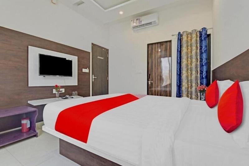Fabhotel Angan image