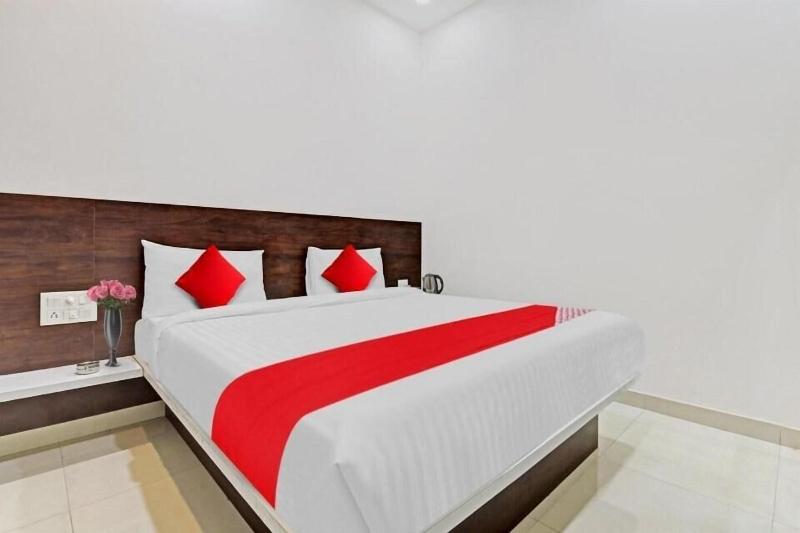 Fabhotel Angan image